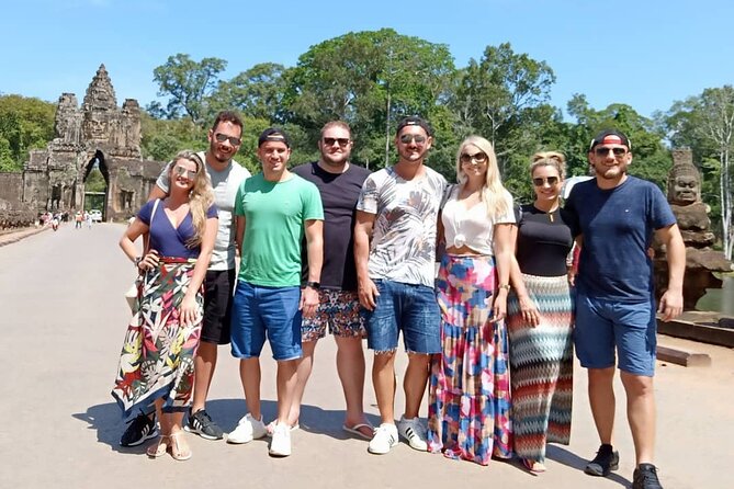 Siem Reap: Small Group Guided Tour 1 Day at Angkor - Group Size and Transportation