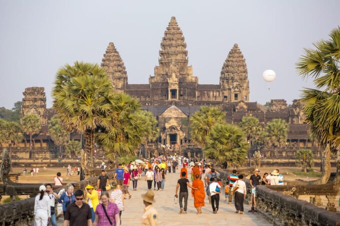 Siem Reap: Sunrise at Angkor Wat and Champagne Breakfast - Lakeside Champagne Breakfast