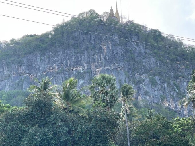 Siem Reap to Battambang: Bamboo Train and Bat Cave - Phnom Sampov Bat Viewing