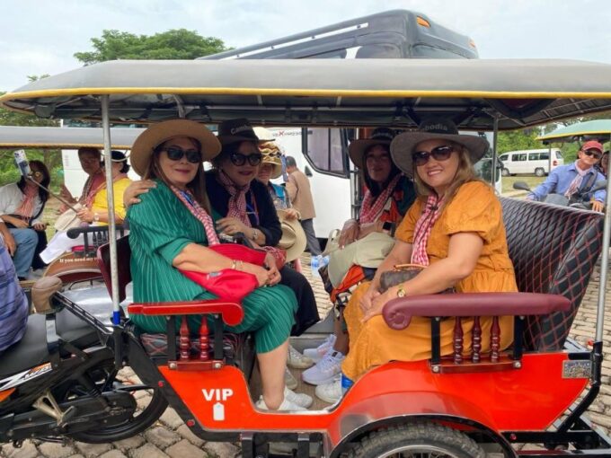 Siem Reap Tuktuk Tour With Sunrise at Angkor Complex - Exploring Bayon Temple