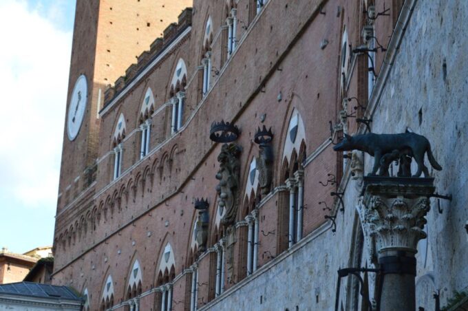 Siena: Civic Museum Private Tour - Languages and Accessibility