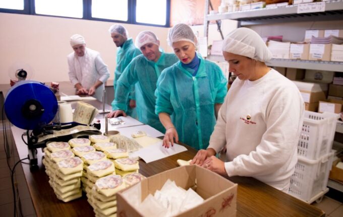 Siena - Discover Typical Sienese Sweets With Tasting - Purchasing Sienese Sweets