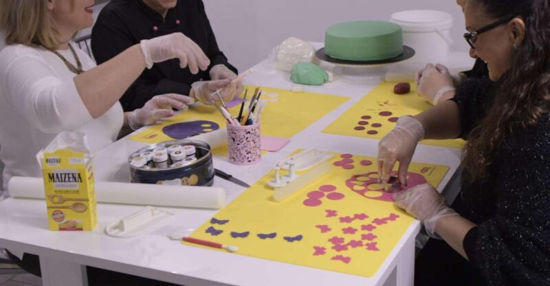 Siena: Make Fun Decorations With Cake Design - Materials Provided