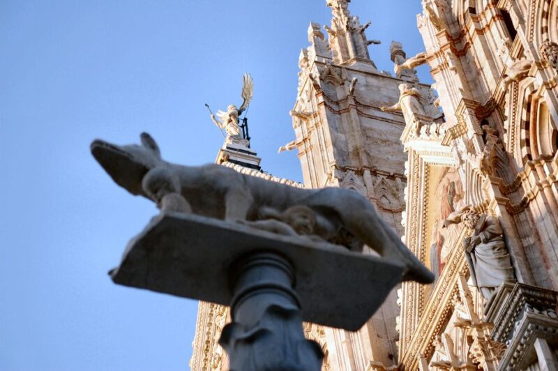 Siena: Private Tour of the Treasure Chest of Tuscany - Admiring the Cathedral