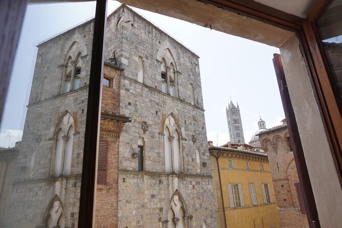 Siena Tour and Exclusive Window on Piazza Del Campo - Policies