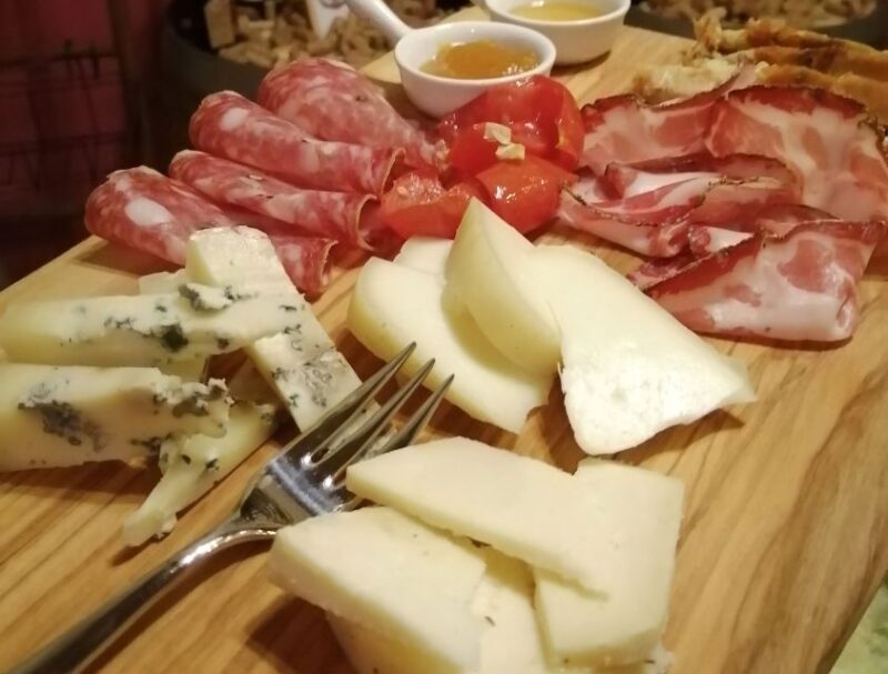 Siena: Tuscan Classics Wine Tasting Class With Aperitivo - Location and Accessibility