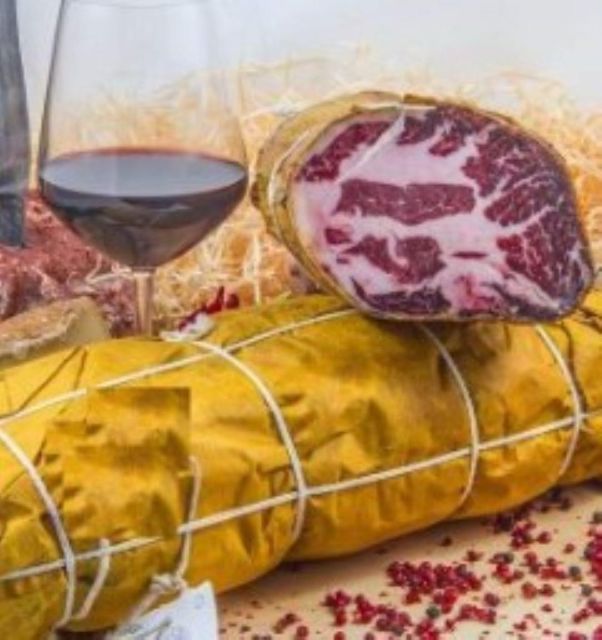 Siena: Visit to the Typical Cinta Pig Farm - Culinary Experience