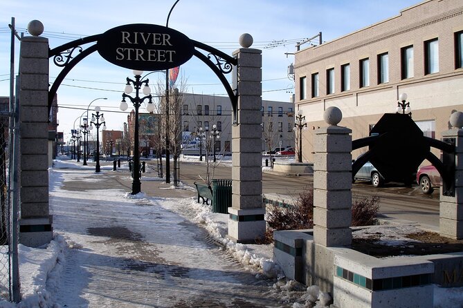 Sights of Moose Jaw Smartphone Audio Walking Tour - Admiring the Amphitheater and Cenotaph