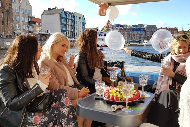 Sightseeing Cruise Around the Old Town of Gdansk - Meeting and Pickup
