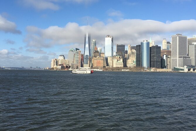 Sightseeing Cruise at Lady Liberty Skyline and Bridges - Onboard Amenities: Snacks and Beverages