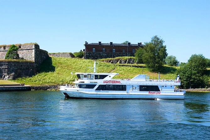 Sightseeing Cruise in Archipelago of Helsinki - Host Response and Commitment