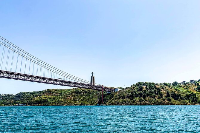 Sightseeing Lisbon Sailing Tour - Small-Group 2-Hour - Group Size and Accessibility