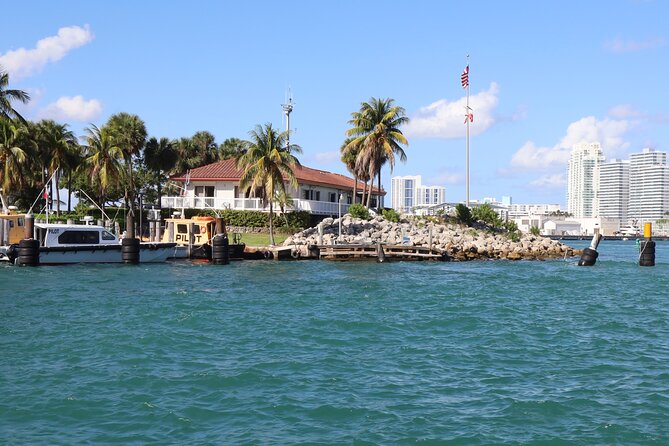 Sightseeing Location Boat Cruise on Biscayne Bay With Miami Stop - Amenities and Accessibility