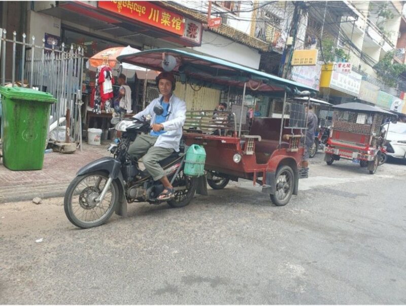 Sightseeing Tour in Phnom Penh - Wat Phnom
