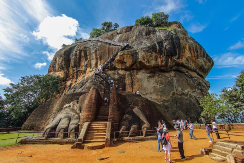 Sigiriya and Pidurangala Rock From Colombo - Inclusion and Exclusion