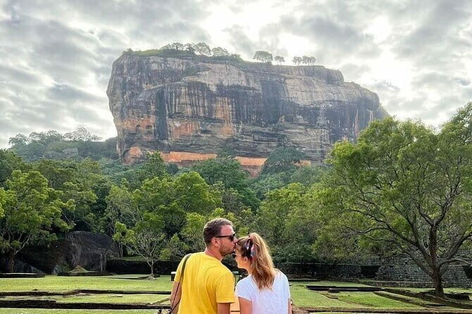 Sigiriya Hike & Minneriya Safari Private Full Day Tour - Key Points