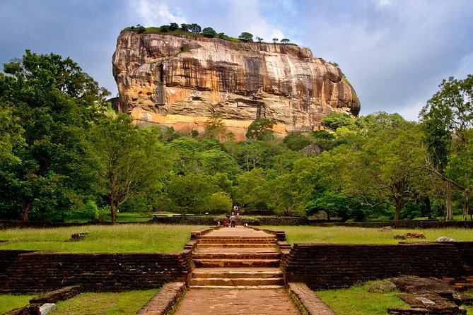 Sigiriya, Traditional Lunch and Cave Temple Private Day Tour All Inclusive - Dambulla Cave Temple Highlights