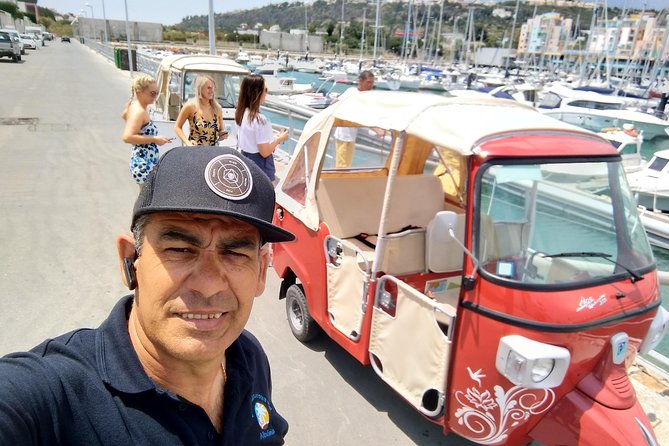 Sigtseeing in a Tuk Tuk ,Unique Experience - Knowledgeable and Friendly Guides