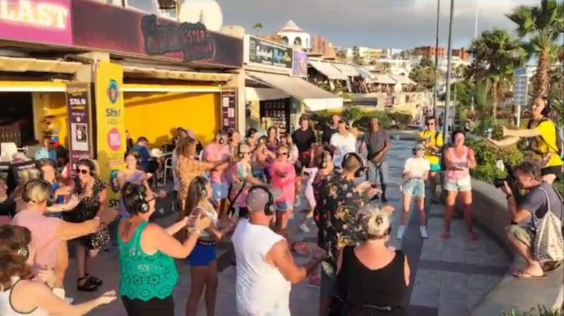 Silent Disco Walking Tour Mister Sister Show Bar Fanabe - Key Points