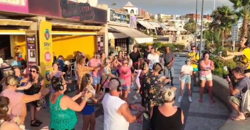 Silent Disco Walking Tour Mister Sister Show Bar Fanabe - Tour Itinerary