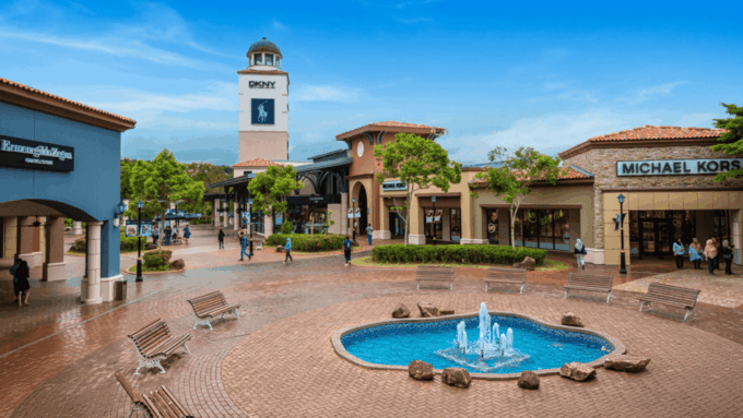 Singapore Changi Airport (SIN) to Legoland Malaysia Daytour - Dinner in Johor Bahru