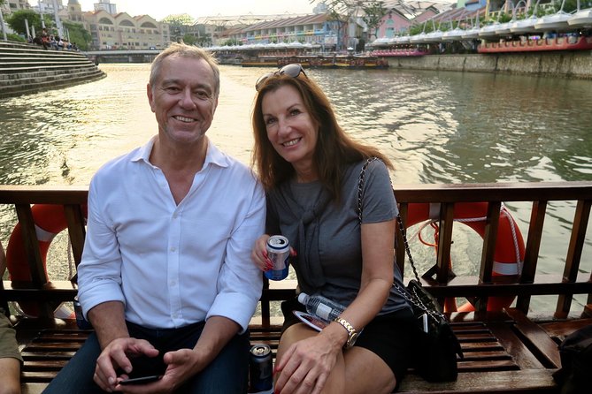 Singapore Group History & Culture Tour:River Cruise, Hawker Dinner & Tea Tasting - Discover Singapores Colorful Past