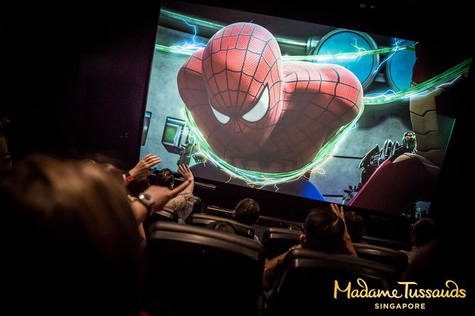 Singapore: Madame Tussauds Sentosa - Interacting With Celebrities