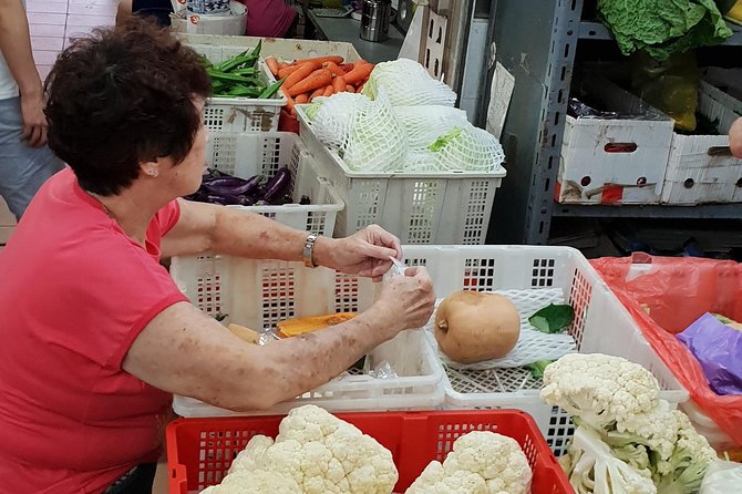 Singapore Market to Table Culinary Experience (Wet Market Tour Included) - Savoring the Culinary Creations