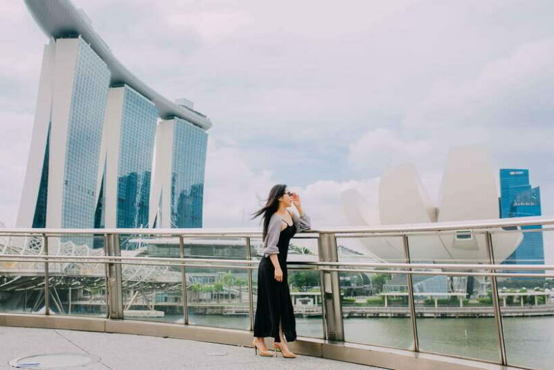 Singapore: Moments in the City Private Photography Session - The Experience: Guide, Poses, and Unobtrusive Style