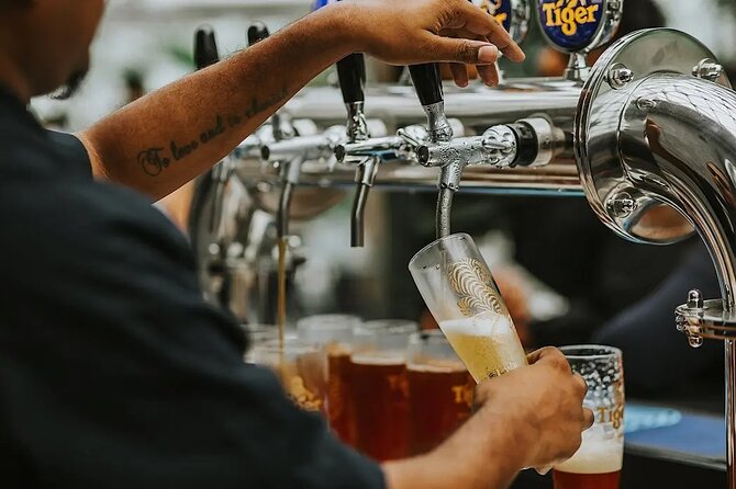 Singapore Nightlife: Street Food, Night Views and Drinks - Savoring Local Cuisine
