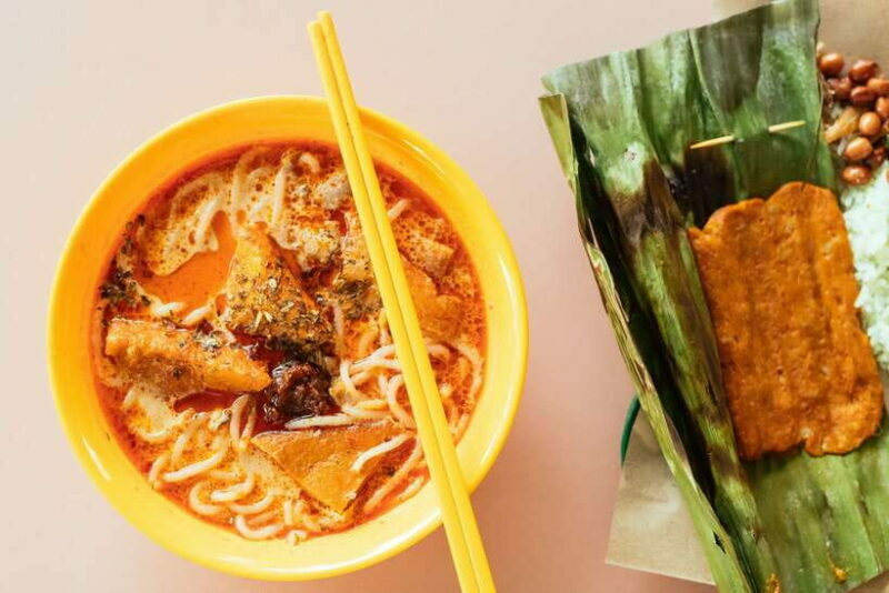 Singapore: Private Food Tour 10 Tastings with Locals - Key Points