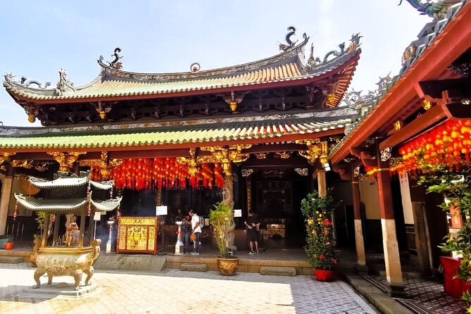 Singapores Historic Chinatown Walking Tour With Lunch - Accessibility and Transportation