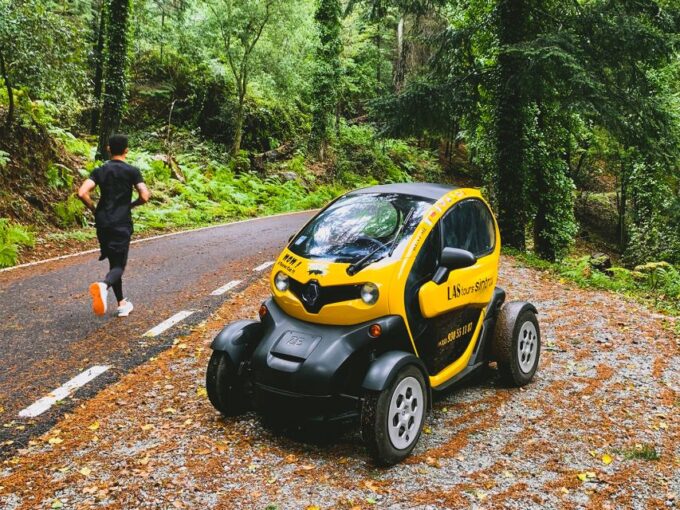 Sintra: 4 MAJOR Monuments Tour E-Car Com GPS Audio Guide - Visiting Moorish Castle