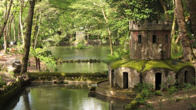 Sintra: 4 MAJOR Monuments Tour E-Car Com GPS Audio Guide - Discovering Quinta Da Regaleira
