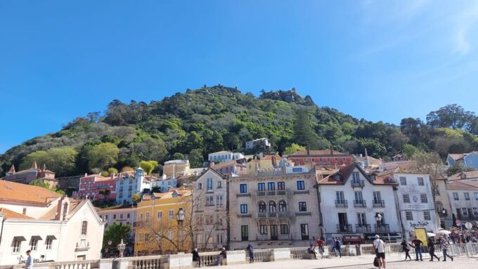 Sintra Walking Tour: History and Palaces - Discovering Sintras History