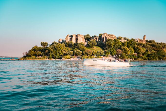 Sirmione: Sunset Boat Cruise With Local Wine - Wine and Sunset Experience