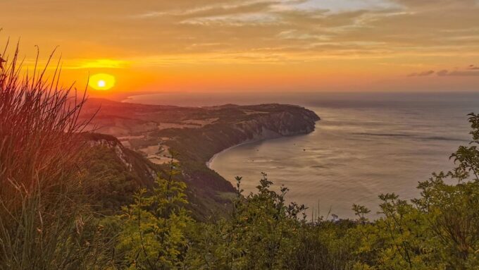 Sirolo: Mount Conero Guided Sunset Hike With Wine Tasting - Savory Wine Tasting