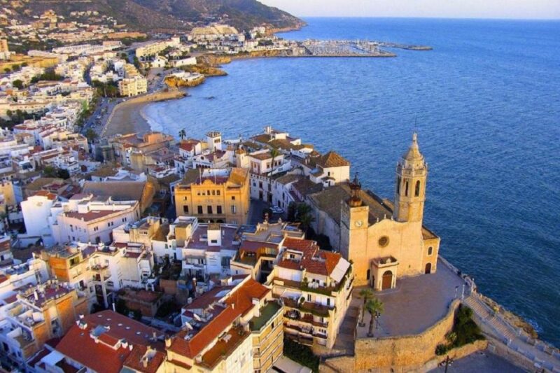 Sitges: Sailboat Trip + Walking Tour and Wine Cellar Tour - Tasting Malvasia of Sitges Wines