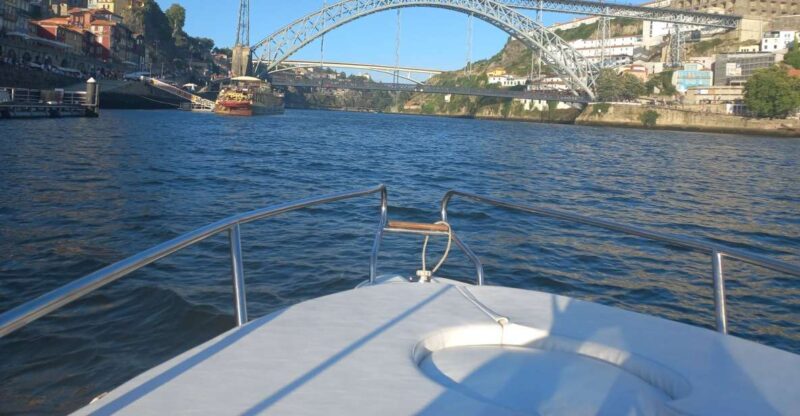 Six Bridges Private Boat Cruise in Porto - Onboard Experience