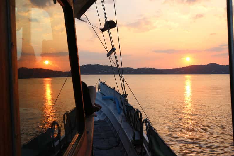 Skiathos: Boat Cruise With Dinner & Sunset Viewing - Dining Experience