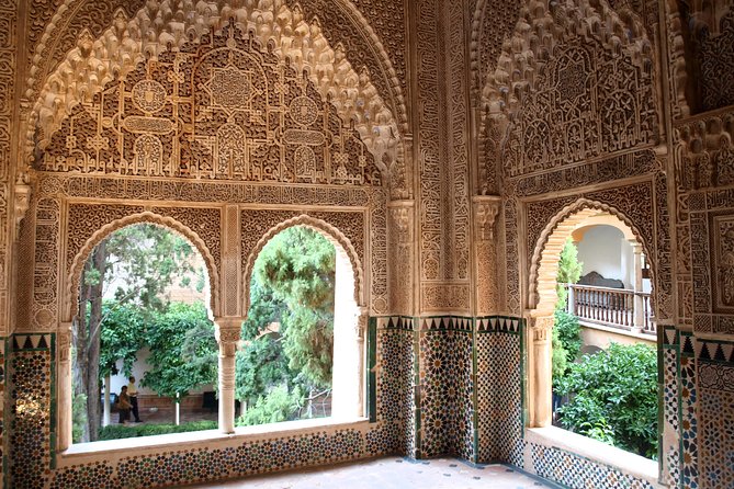Skip the Line Alhambra Guided Tour - Inclusions at a Glance