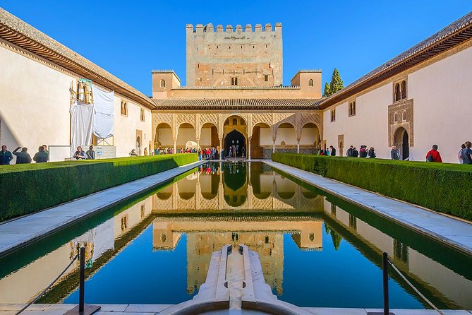 Skip the Line: Alhambra Palace and Generalife Gardens Private Guided Tour - Generalife Gardens Exploration