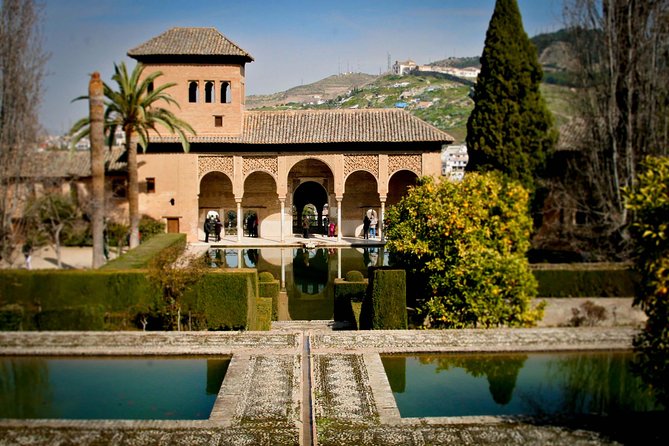 Skip the Line: Alhambra Palace and Generalife Gardens Private Guided Tour - Important Tour Details