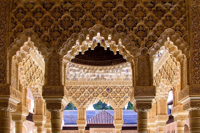 Skip the Line: Alhambra Palace and Generalife Gardens Private Guided Tour - Exploring Islamic Architecture