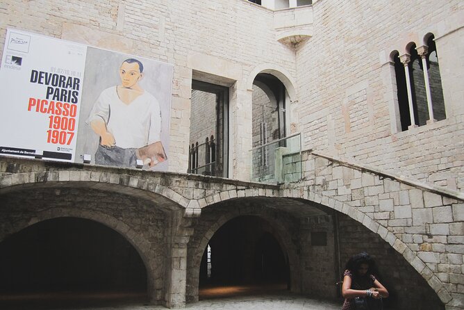 Skip-The-Line Art Tour to Picasso Museum With Private Expert Guide in Barcelona - Exploring the Picasso Museum
