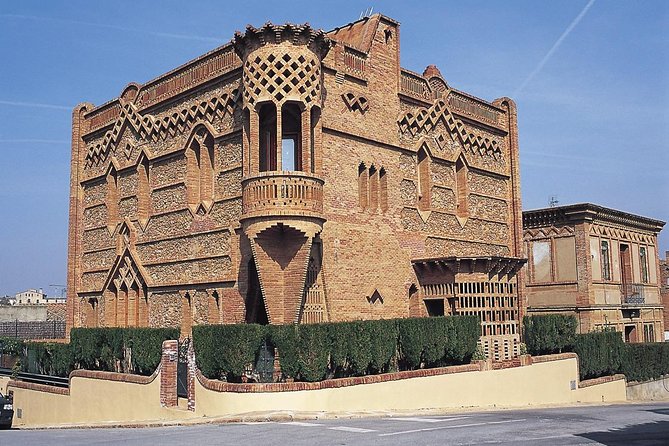 Skip the Line: Audio Guide Visit Gaudi Crypt and Colònia Güell Ticket - Meeting Point for Audio Guide