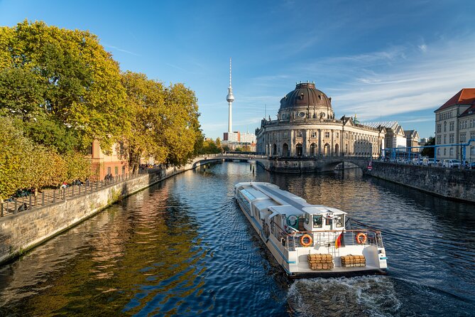 Skip-the-line Boat Cruise and Berlin's Old Town Guided Tour - Accessibility and Participation