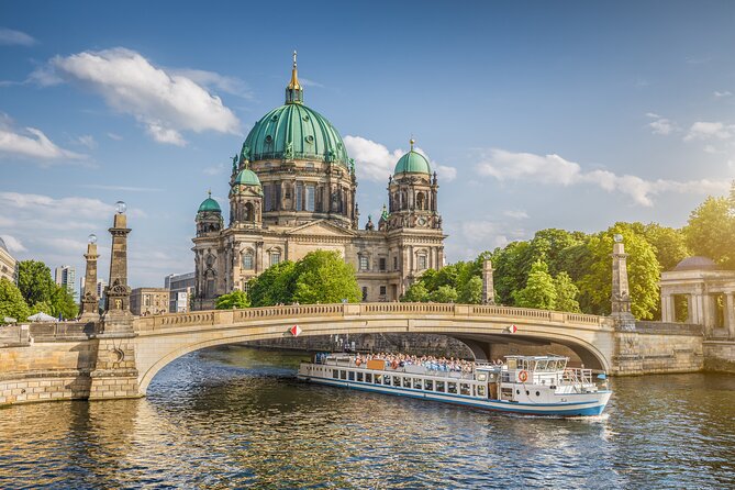 Skip-the-line Boat Cruise and Berlin's Old Town Guided Tour - Highlights of the Boat Cruise