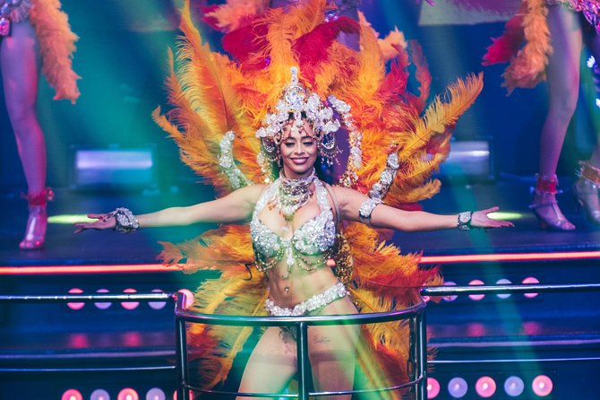 Skip the Line: Cancun Coco Bongo Regular Entrance Ticket - Club Amenities and Entertainment