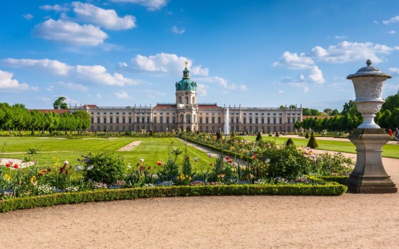 Skip-the-line Charlottenburg Palace Private Tour & Transfers - Tour the New Wing